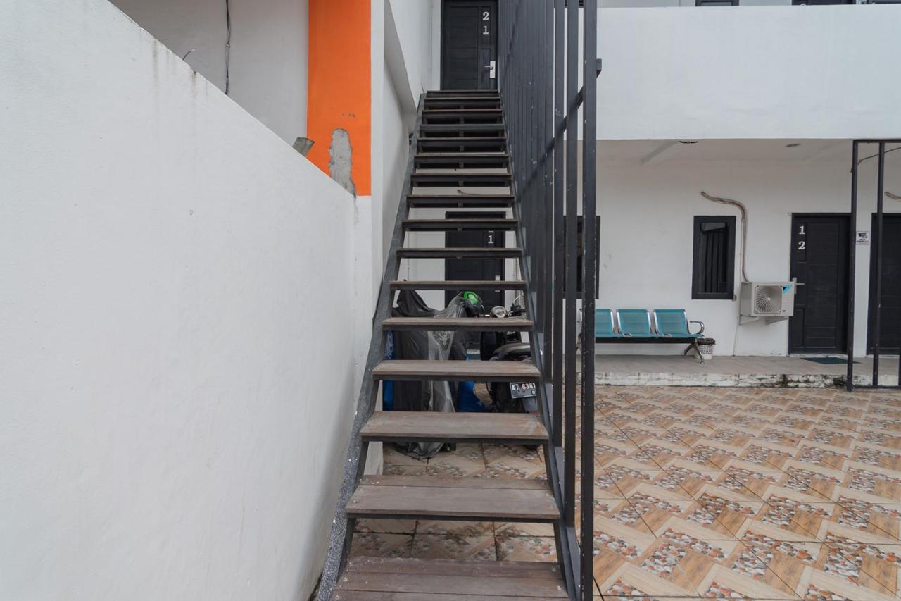 Reddoorz At Sani Guest House Balikpapan Extérieur photo